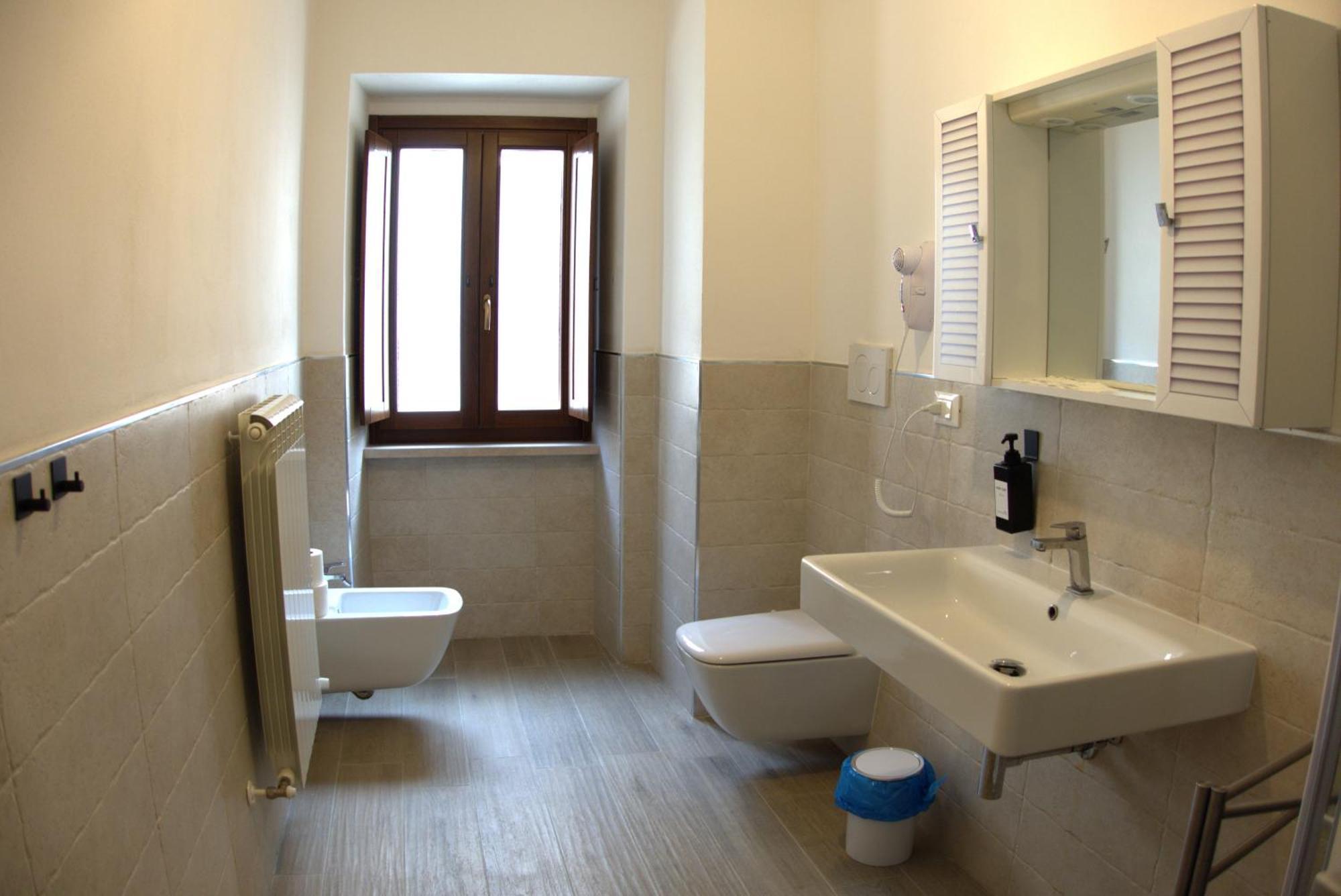 Dimora Del Sole - Civico 13 Hotel L'Aquila Ngoại thất bức ảnh