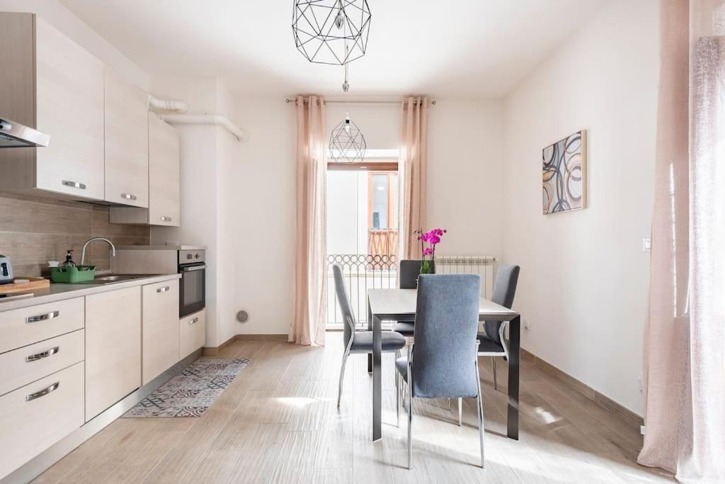 Dimora Del Sole - Civico 13 Hotel L'Aquila Ngoại thất bức ảnh