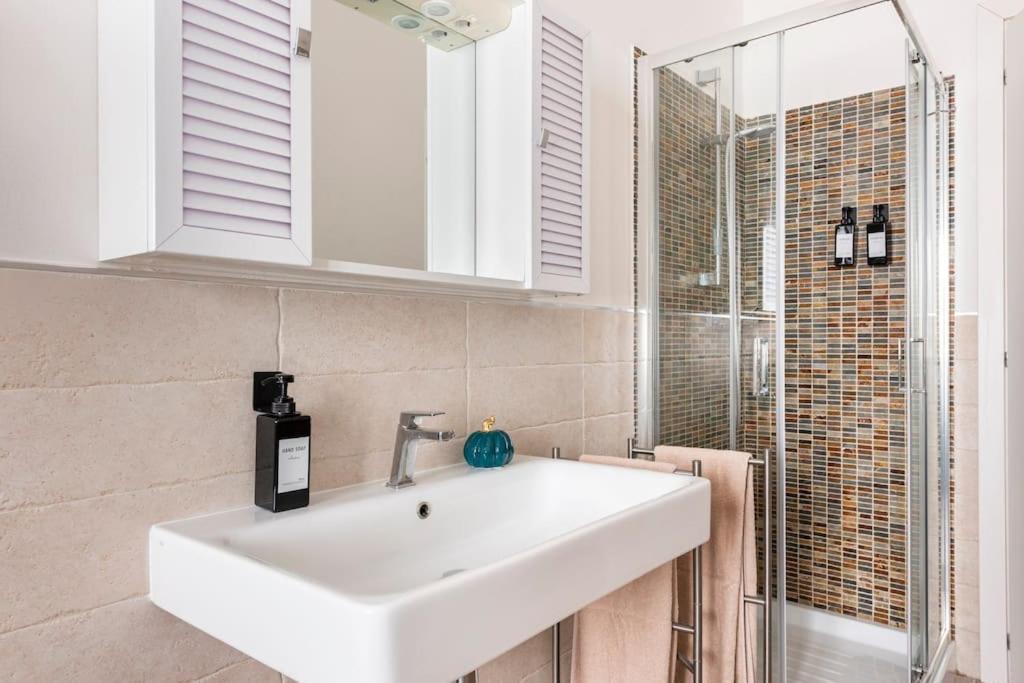 Dimora Del Sole - Civico 13 Hotel L'Aquila Ngoại thất bức ảnh